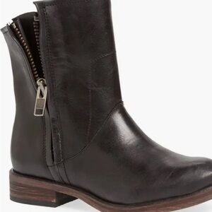 Hinge Sheldon Double Zipper Leather Factory Distressed Ankle Boots. Size 8